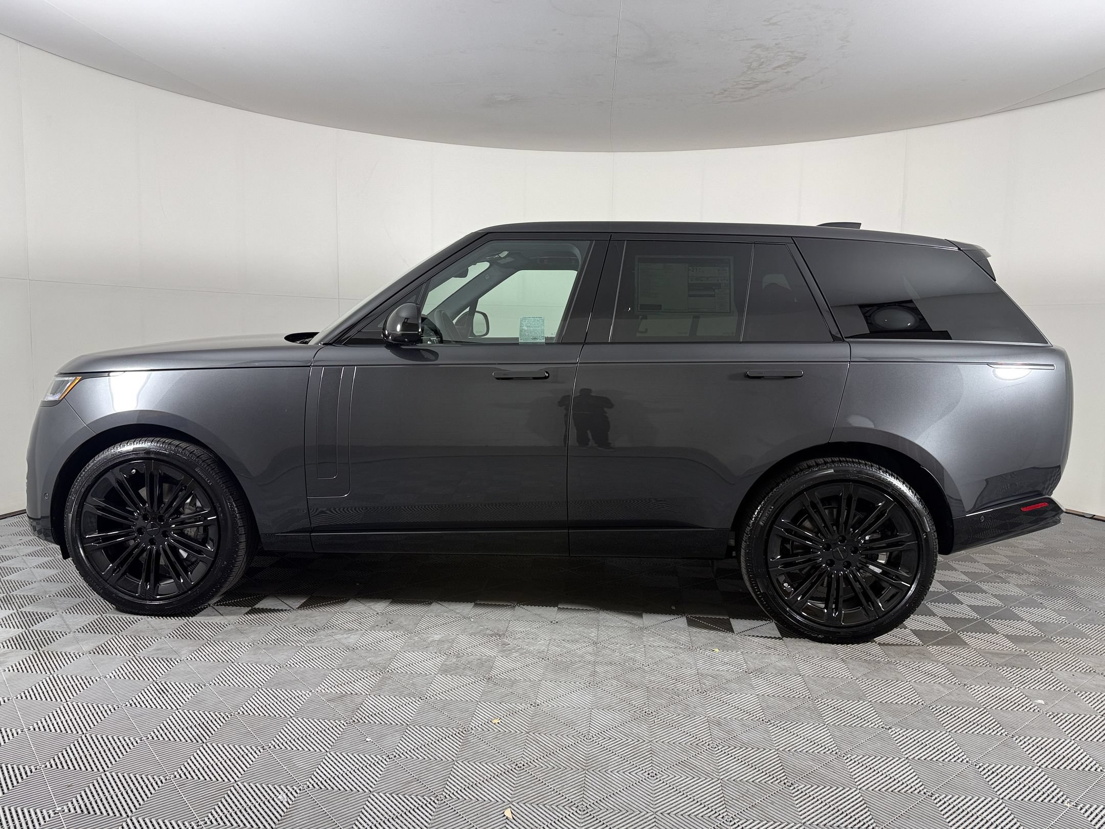 New 2026 Land Rover Range Rover SE AWD/4WD image 2