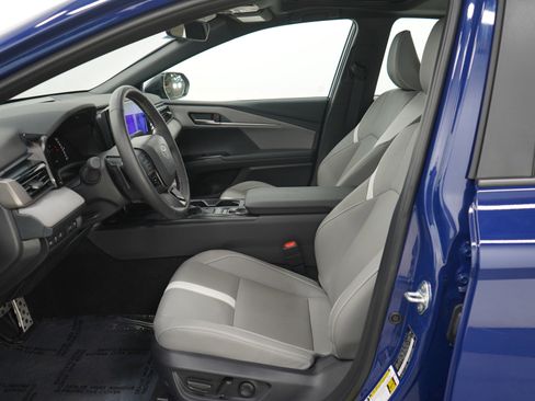 Used 2025 Toyota Camry SE image 20