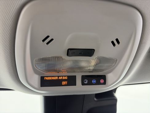 Used 2025 Chevrolet Trax LT w/ LT Convenience Package FWD image 32