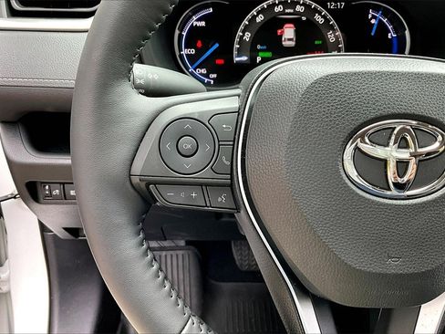 Used 2025 Toyota RAV4 XLE image 10