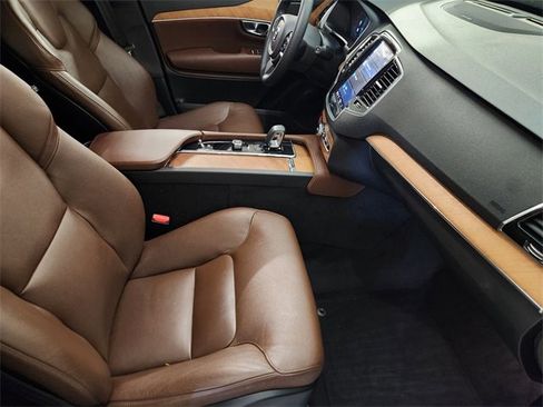 Used 2023 Volvo XC90 B6 Plus w/ Protection Package Premier image 3