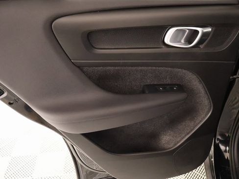 Used 2023 Volvo XC40 B4 Plus image 17