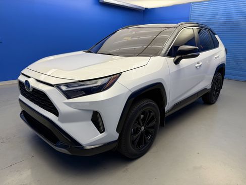 Used 2022 Toyota RAV4 XSE w/ XSE Grade Weather Package image 4