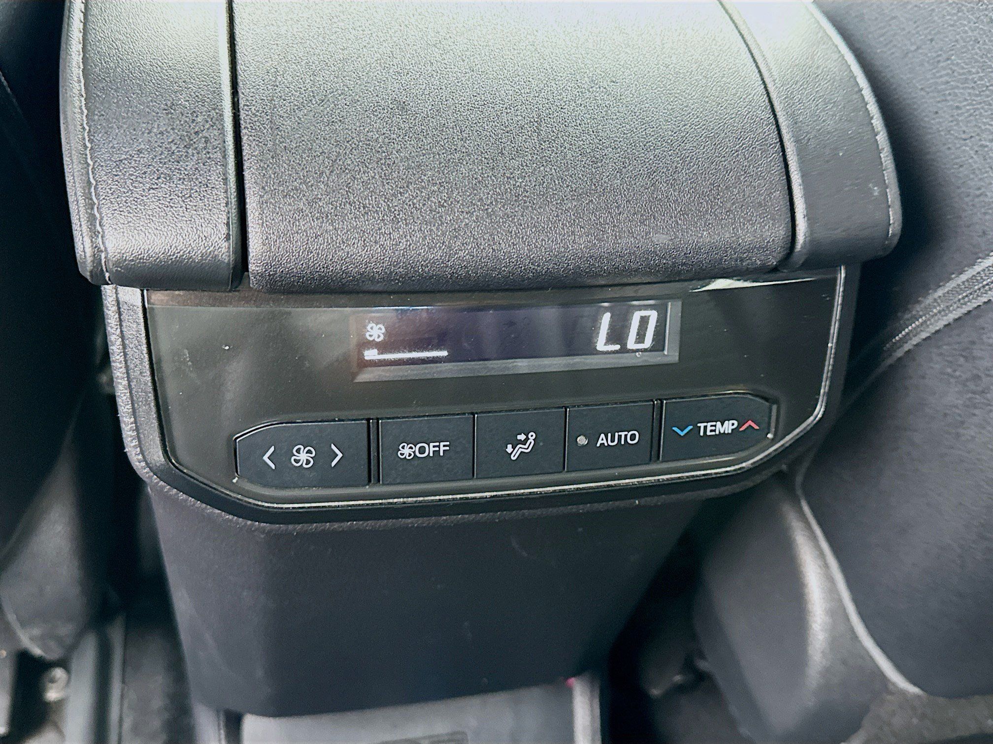 Used 2022 Toyota Highlander XLE FWD image 17