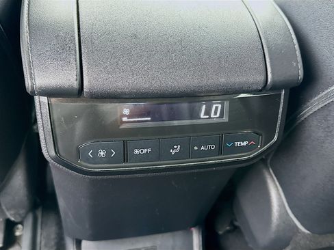 Used 2022 Toyota Highlander XLE FWD image 17