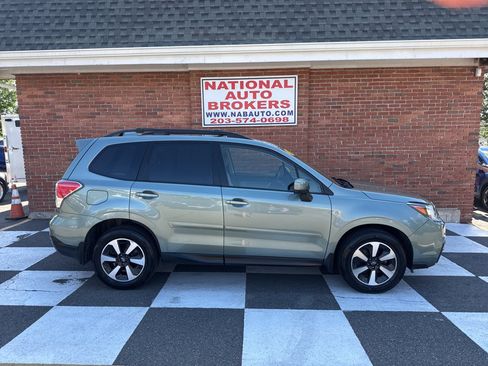 Used 2017 Subaru Forester 2.5i Premium AWD/4WD image 2