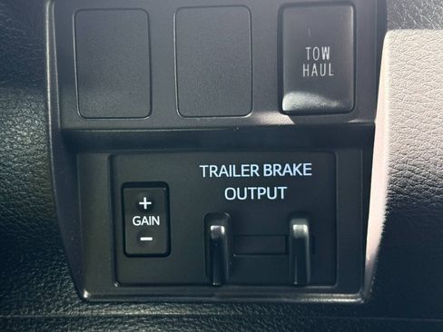 Used 2021 Toyota Tundra SR5 w/ SR5 Leather Package AWD/4WD image 28