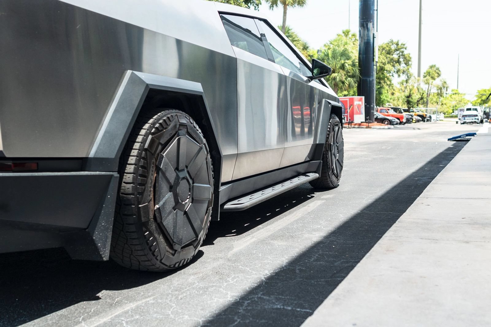 Used 2024 Tesla Cybertruck AWD Crew Cab image 11