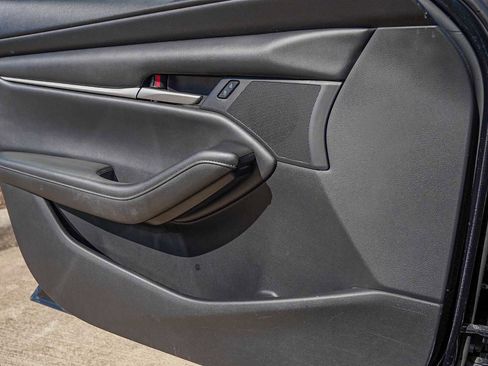 Used 2021 MAZDA MAZDA3 s image 23