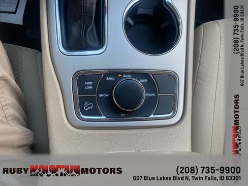 Used 2016 Jeep Grand Cherokee Laredo w/ Quick Order Package 23E AWD/4WD image 17