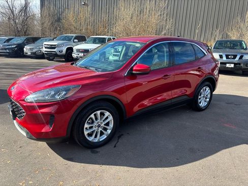 Used 2020 Ford Escape SE image 3