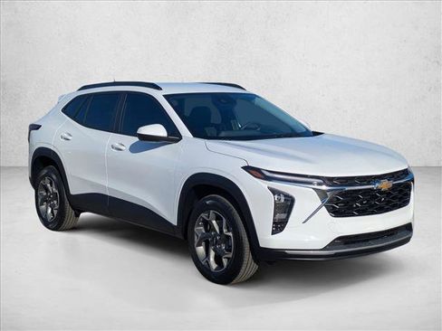 New 2026 Chevrolet Trax LT w/ LPO, Blackout Package image 6