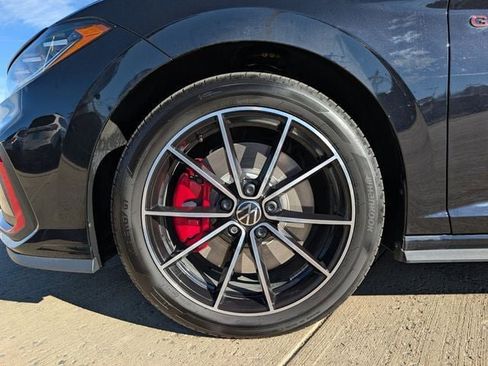Used 2025 Volkswagen Jetta GLI Autobahn image 9