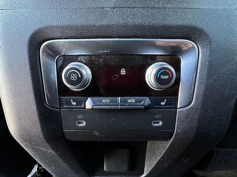 Used 2021 GMC Yukon Denali w/ Denali Premium Package image 28