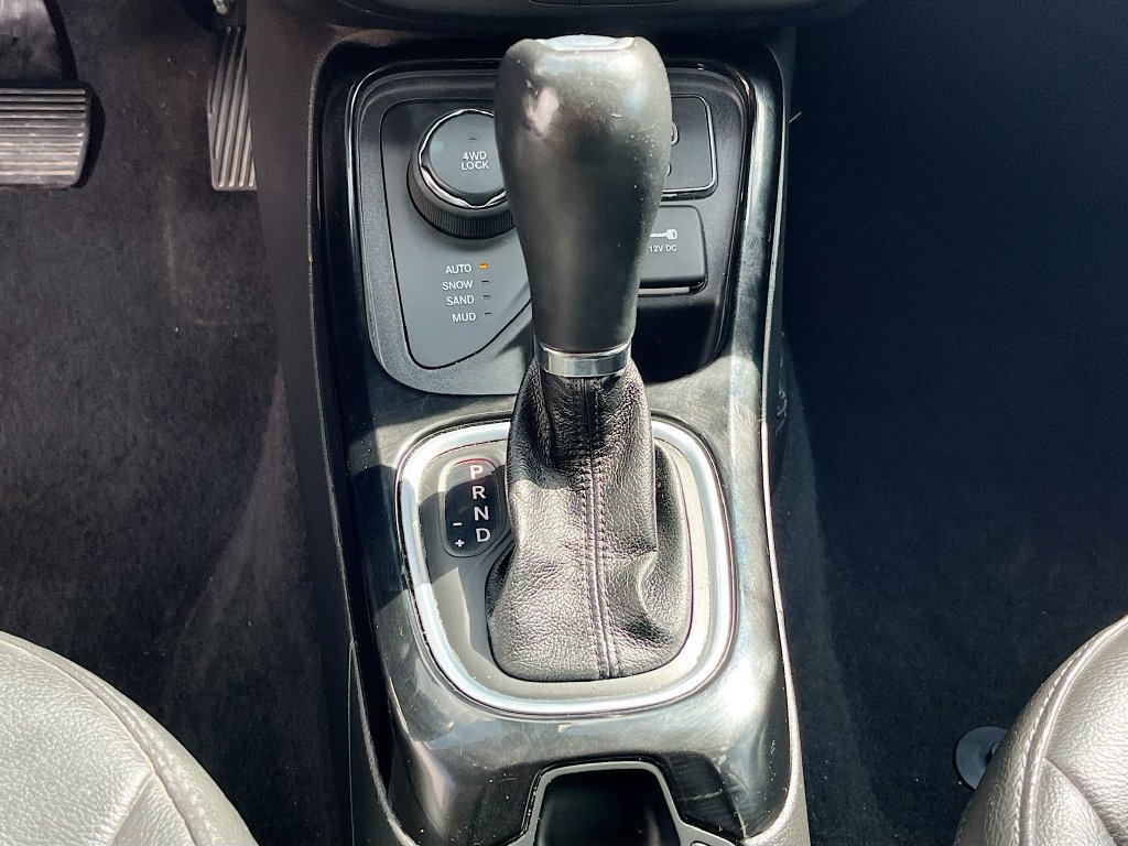 Used 2020 Jeep Compass Latitude AWD/4WD image 16
