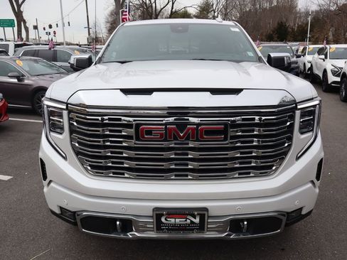 Used 2024 GMC Sierra 1500 Denali w/ Technology Package AWD/4WD image 3