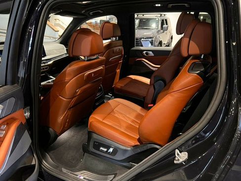 Used 2024 BMW X7 xDrive40i w/ M Sport Package image 18