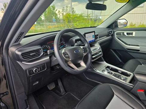 Used 2024 Ford Explorer XLT w/ Equipment Group 202A AWD/4WD image 12