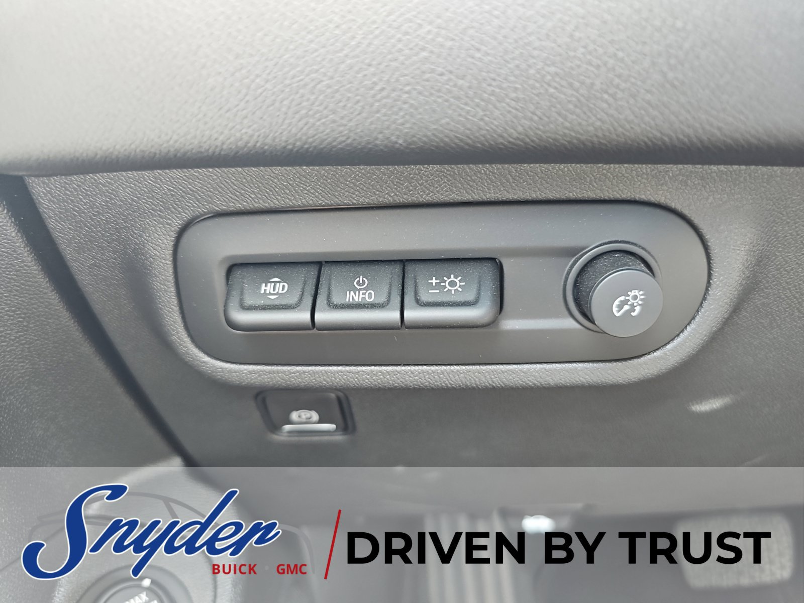 Used 2024 GMC Terrain Denali w/ Denali Premium Package AWD/4WD image 16