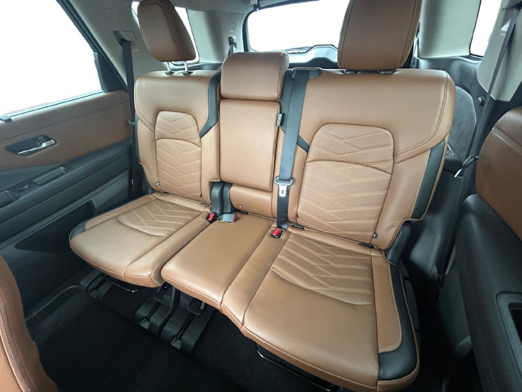 Used 2024 Nissan Pathfinder Platinum w/ Cargo Package AWD/4WD image 4