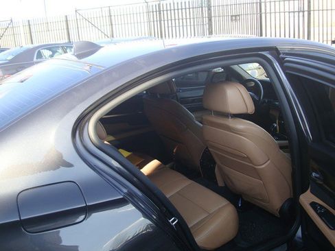 Used 2015 BMW 750i xDrive image 12