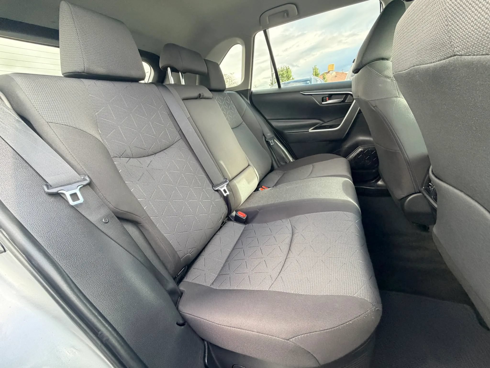 Used 2021 Toyota RAV4 XLE w/ XLE Grade Weather Package AWD/4WD image 21