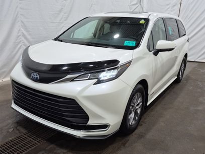 Used 2021 Toyota Sienna XLE