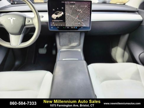 Used 2021 Tesla Model Y Long Range image 14