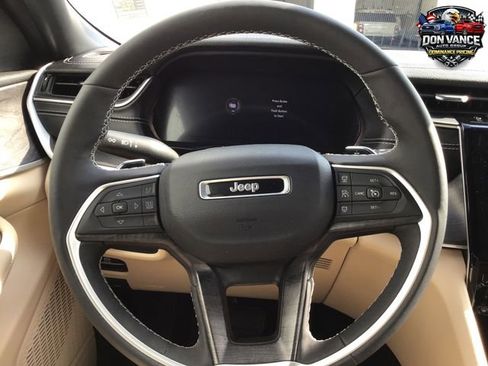 Used 2025 Jeep Grand Cherokee L Limited w/ Luxury Tech Group II image 14