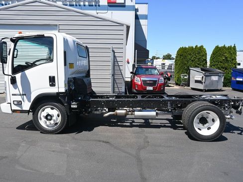 New 2024 Isuzu NPR image 5