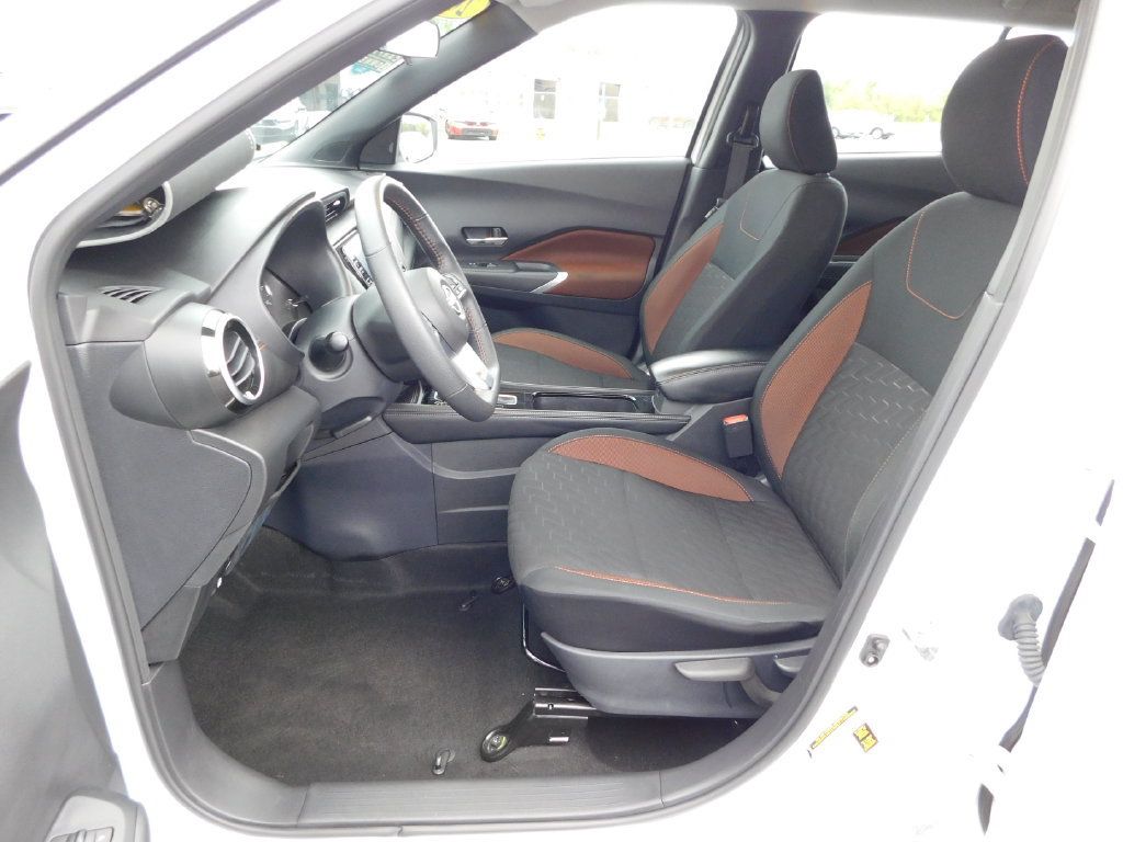 Used 2024 Nissan Kicks SR FWD image 12