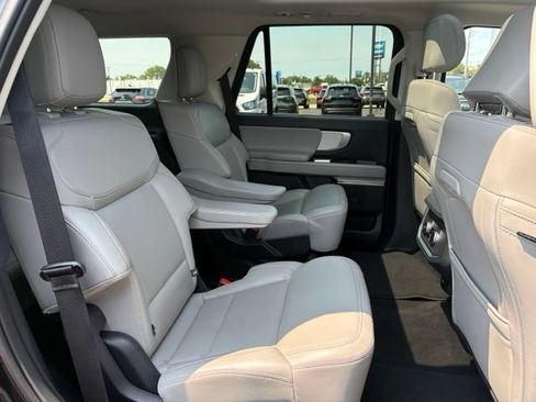 Used 2025 Ford Expedition Active AWD/4WD image 12
