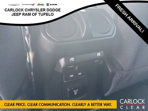 Used 2025 Jeep Wrangler Sahara image 31