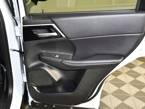 Used 2024 Mitsubishi Outlander SE AWD/4WD image 34
