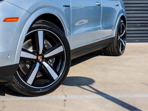 New 2025 Porsche Cayenne E-Hybrid Coupe image 12