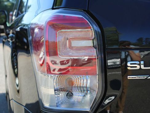 Used 2017 Subaru Forester 2.5i Premium w/ All-Weather Package image 36