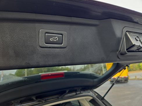 Used 2015 Subaru Outback 3.6R Limited image 23