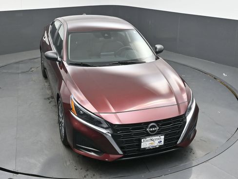 Used 2025 Nissan Altima 2.5 SV FWD image 29