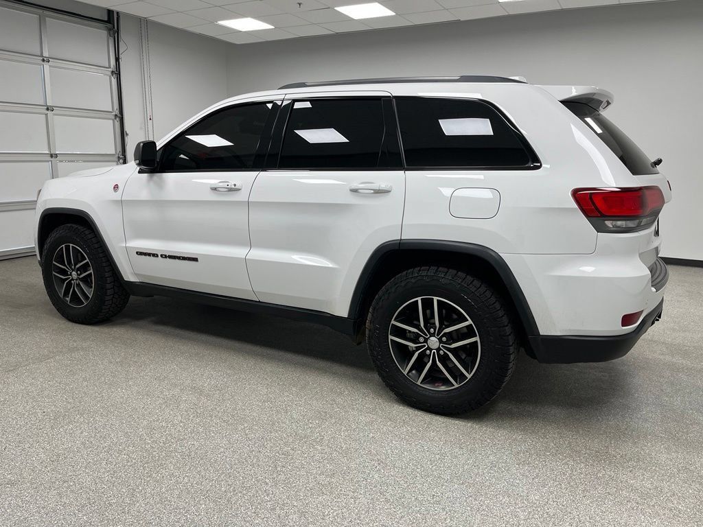 Used 2017 Jeep Grand Cherokee Trailhawk AWD/4WD image 7