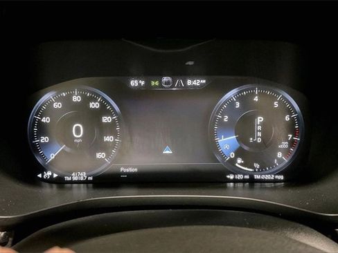 Used 2020 Volvo XC60 T6 Momentum image 21