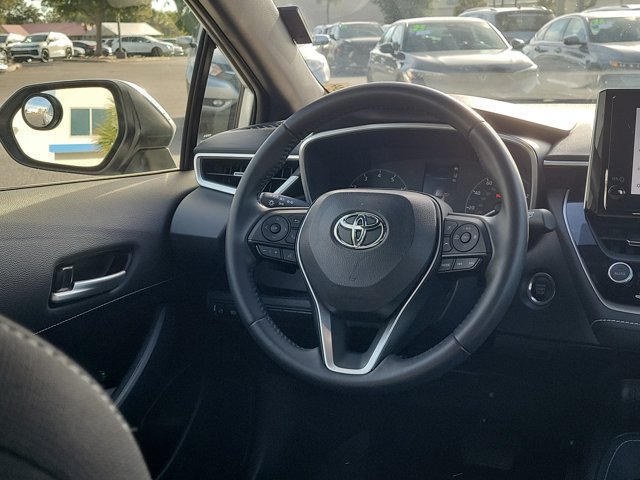 Used 2025 Toyota Corolla SE FWD image 3