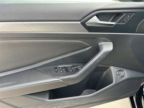 Used 2024 Volkswagen Jetta SE image 21