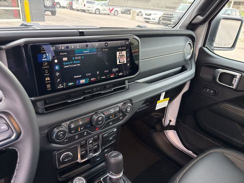 New 2026 Jeep Gladiator Sport AWD/4WD image 29