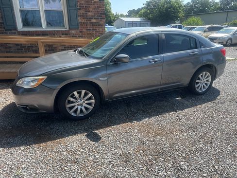 Used 2013 Chrysler 200 Touring image 4