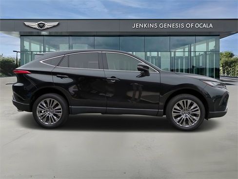 Used 2022 Toyota Venza Limited w/ Advanced Technology Package image 2