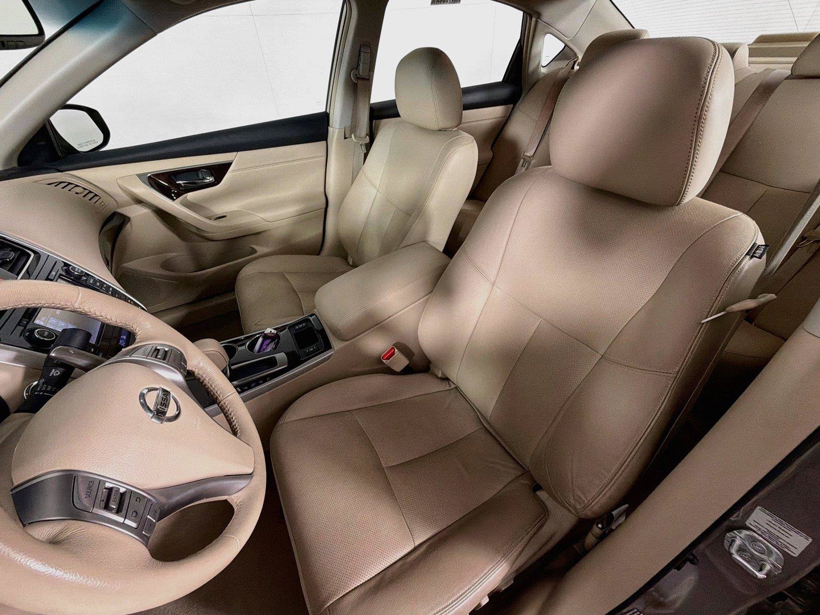 Used 2013 Nissan Altima 3.5 SL w/ Technology Pkg FWD image 2