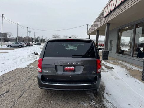 Used 2017 Dodge Grand Caravan SXT image 4