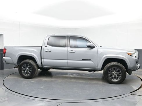 Used 2020 Toyota Tacoma SR5 image 11