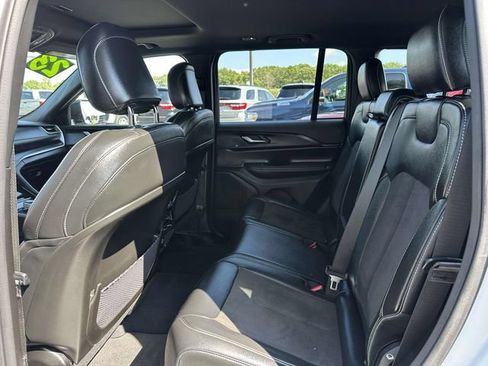Used 2023 Jeep Grand Cherokee Altitude AWD/4WD image 7