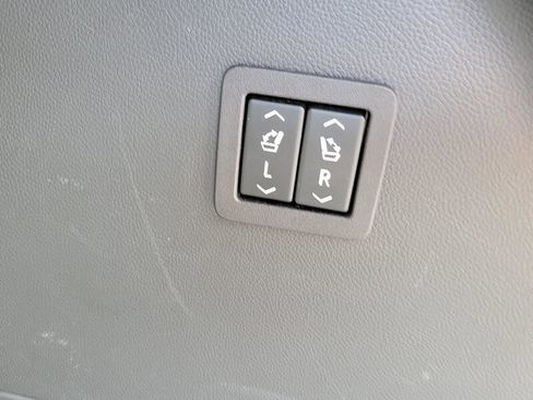 Used 2024 Buick Enclave Premium image 30